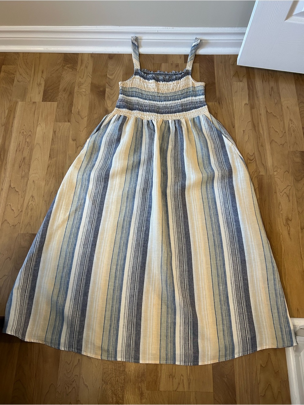 Artisan NY Women linen Striped Smocked Sundress - size M